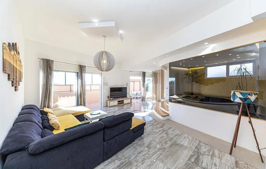 Moderan Apartman S Hidromasaznom Kadaom Trogir 0*,  Croatia