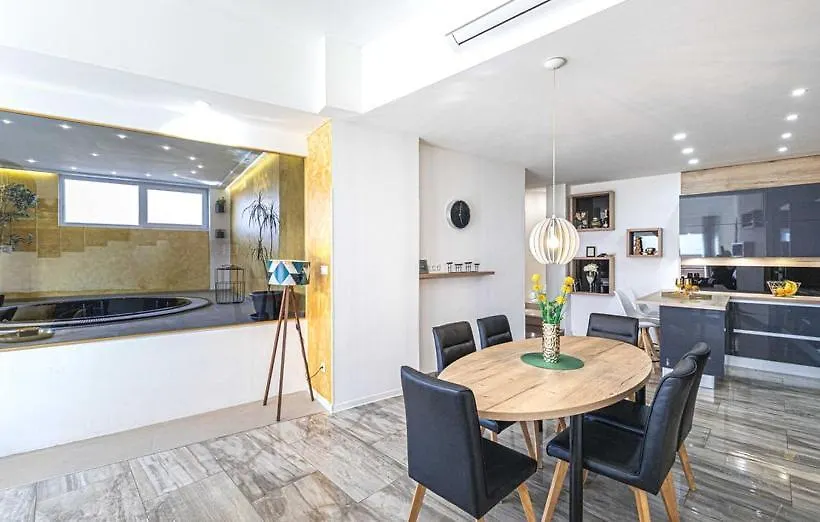 Moderan Apartman S Hidromasaznom Kadaom تروغير شقة
