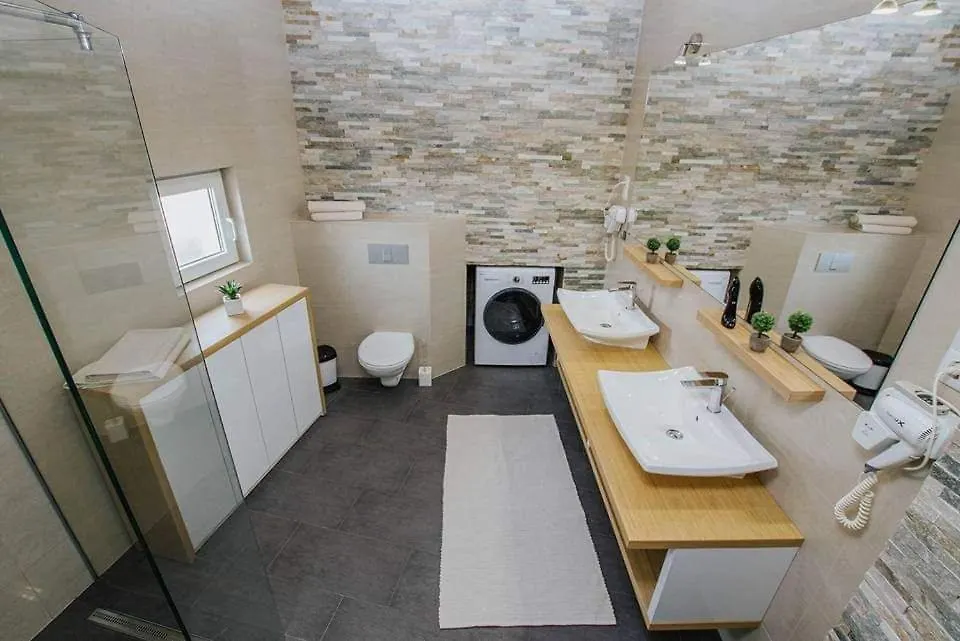 Moderan Apartman S Hidromasaznom Kadaom تروغير